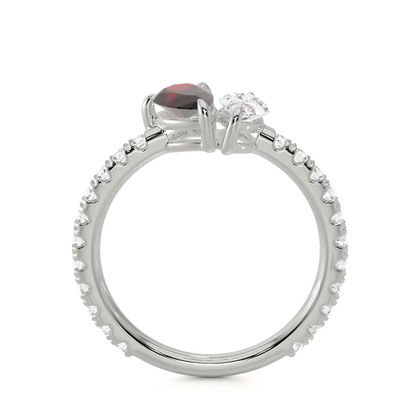 Toi-Et-Moi-Ring Mit Birnengeschliffenem Rubin Und Marquiseschliff Diamanten, Pavierter Ringschiene