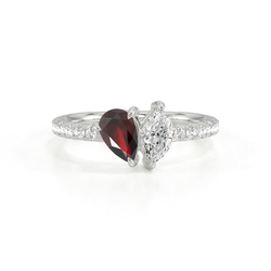 Toi-Et-Moi-Ring Mit Birnengeschliffenem Rubin Und Marquiseschliff Diamanten, Pavierter Ringschiene